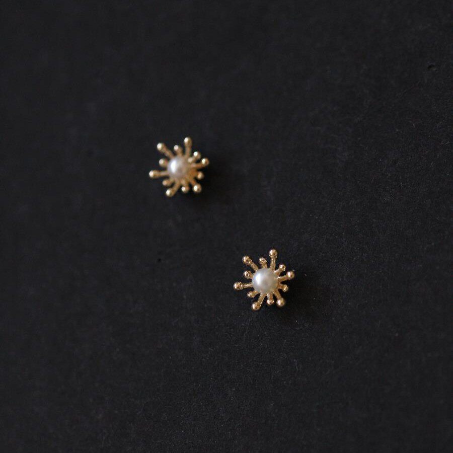 9K gold pearl flower bud stud earrings