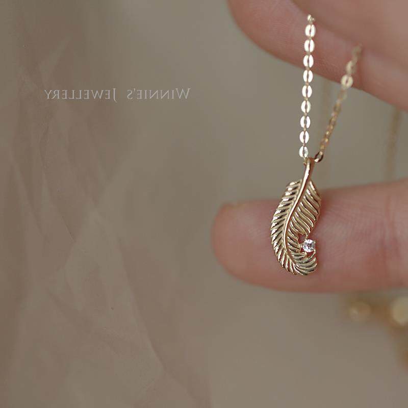 9K gold curly feather pendant