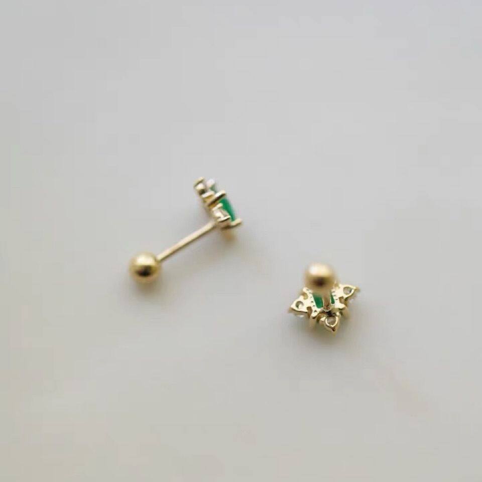 9K gold, beautiful emerald, four-diamond small flower screw ear studs