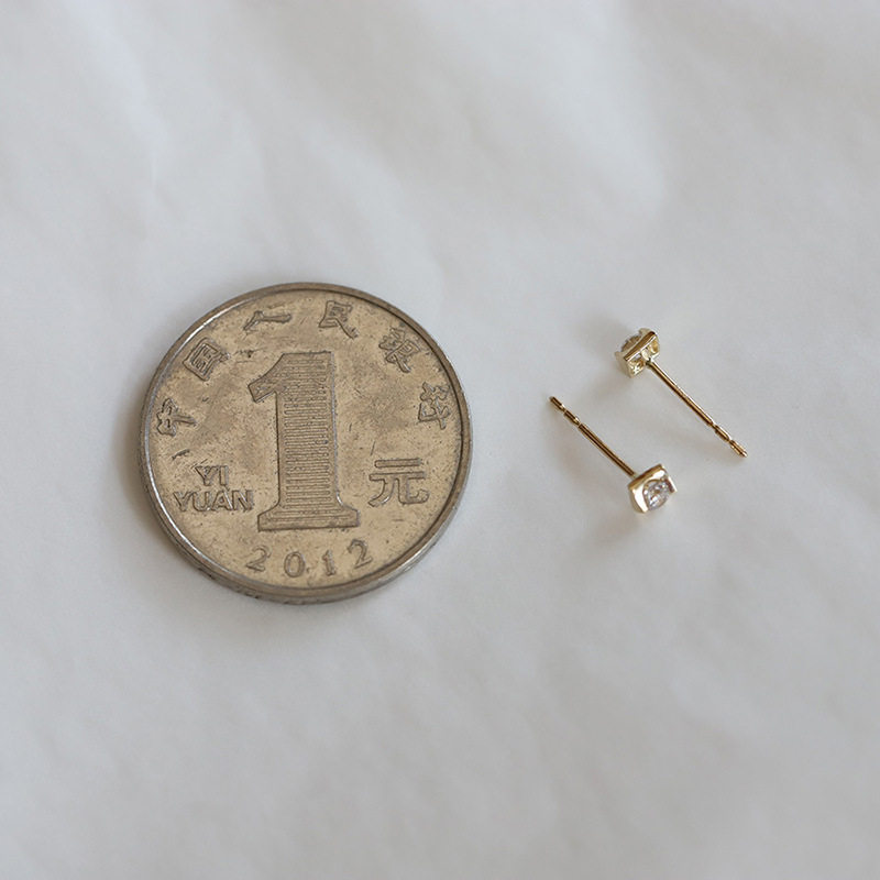 14K金 立体三角小钻耳钉