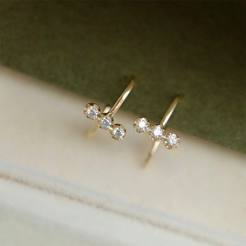 9K gold three-diamond horizontal straight-line earrings