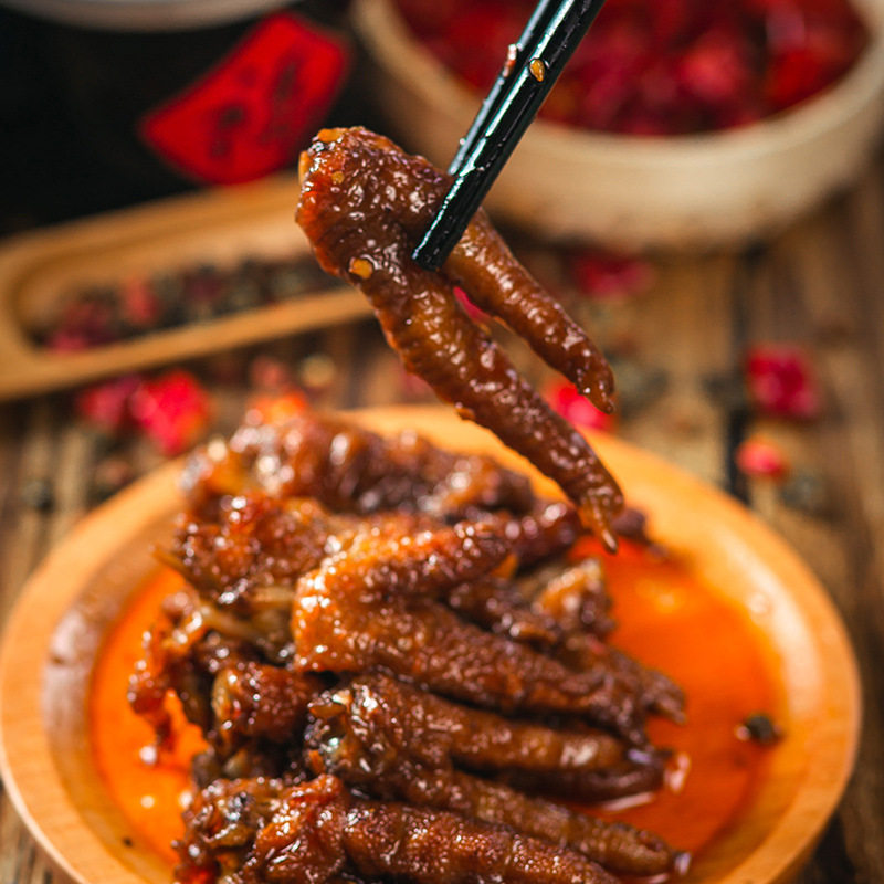 糯娃辣虎皮凤爪充饥夜宵即食解馋卤味鸡爪小零食饱腹网红休闲食品