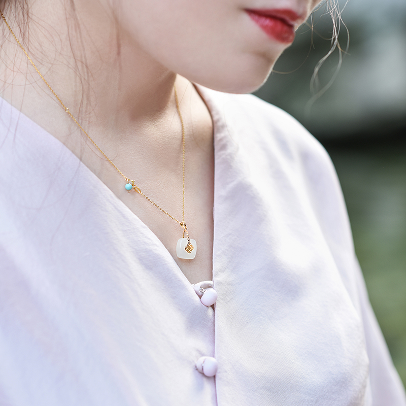 »Æ½ðÏîÁ´ÌìÈ»ºÍÌïÓñƽ°²¿ÛÂÌËÉÊ¯Ëø¹Ç G Ìñµ ¾õÈËÔ´´ 18K »Æ½ðÏîÁ´ÌìÈ»ºÍÌïÓñƽ°²¿ÛÂÌËÉÊ¯Ëø¹Ç G Ìñµ ¾õÈËÔ´´ 18K