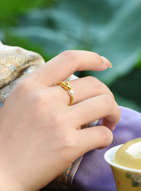 觉人原创纯银镀金玉兔珍珠戒指