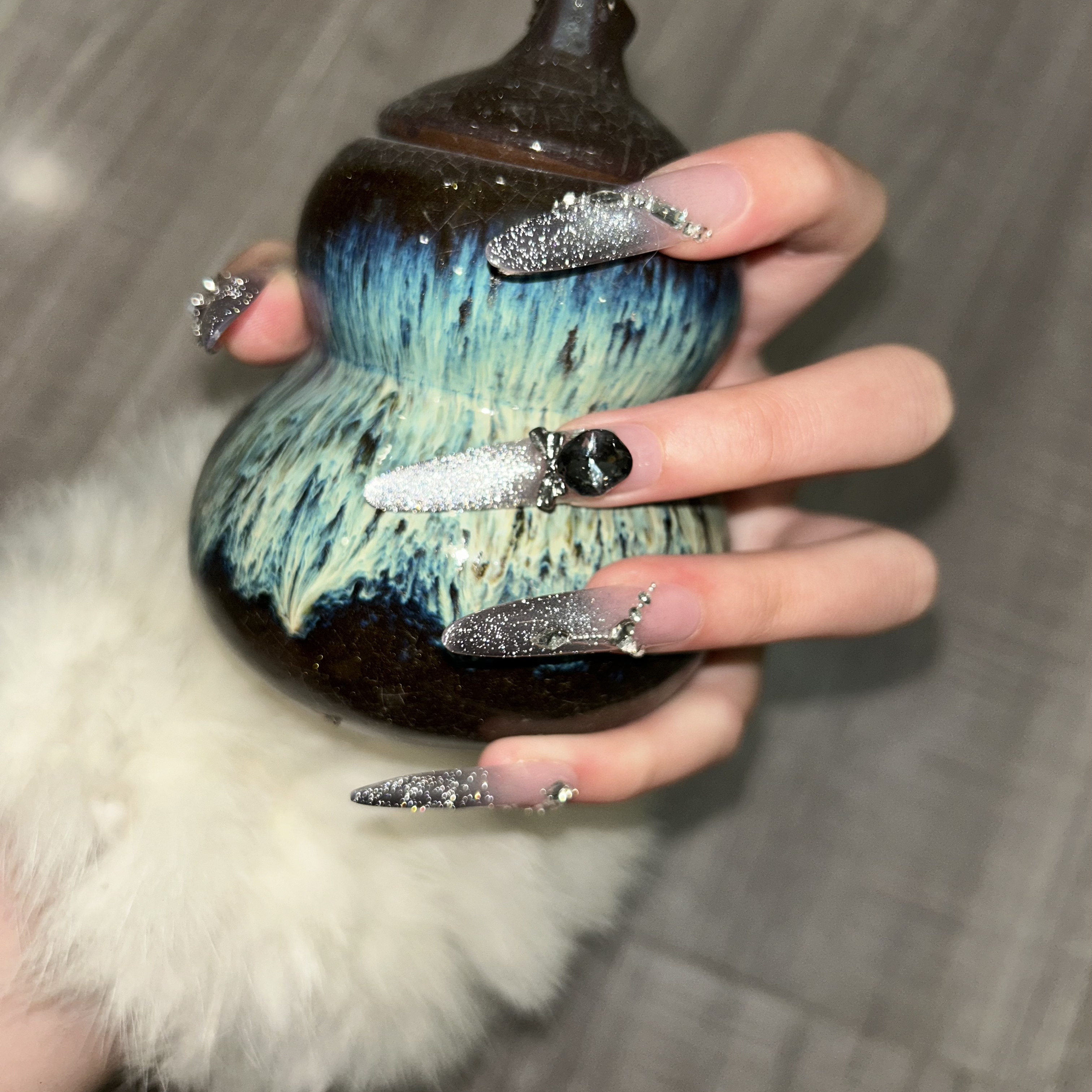 秋冬新款气质暗黑猫眼法式尖形美甲轻奢爆闪显白纯手工穿戴甲优雅,淘宝优惠券,粉丝福利购,淘宝优惠卷