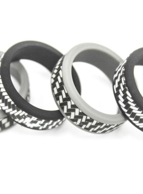 跨境8mm欧美简约碳纤维纹硅胶戒指男士个性硅胶戒指户外运动指环