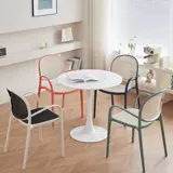 Пластиковое кресло Nordic Rattan может сложить столовую сеть красного заднего стула Небольшие блоки простые ресторанные столы и стул
