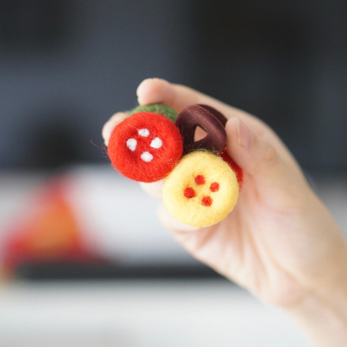 woou萌玩原创手工羊毛毡多巴胺纽扣中短发鲨鱼夹抓夹发饰发夹饰品 - 图2