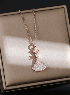 新款豪华镶钻小裙子钛钢项链女网红爆款扇形裙摆吊坠满钻高档饰品