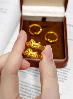 本命年马上有钱沙金钱币小马戒指小众轻奢设计感素圈指环