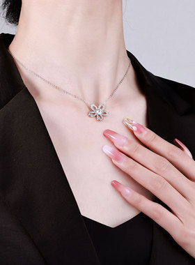 轻奢小众女满钻太阳花锁骨链2025网红镂空项链纯银吊坠莫桑石高级