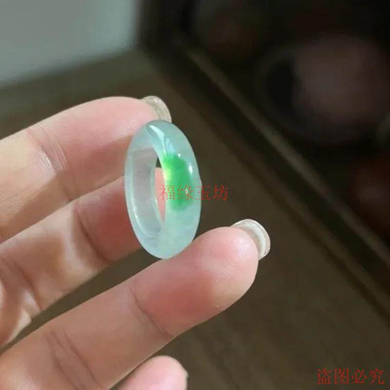 Fine emerald-colored Dulong jade ring, ice type Piaoyang green jade ring, ice green ring, men's and women's hand accessories