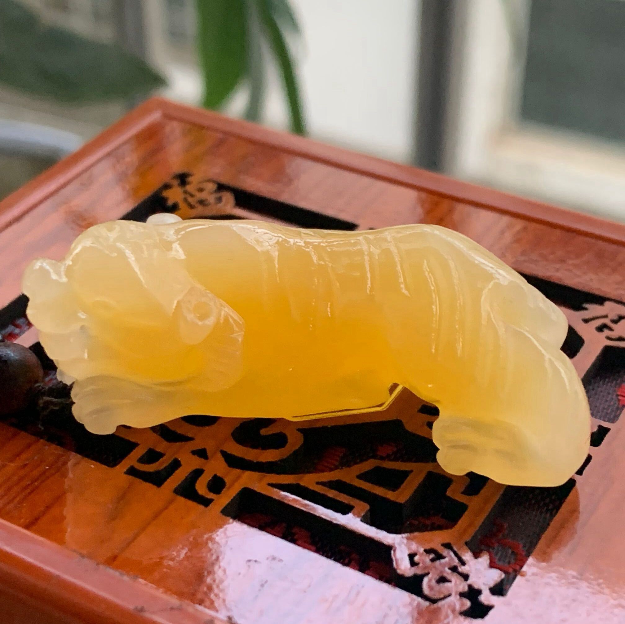 和田玉金丝玉虎虎生威立体挂件老虎女士生肖虎上山虎玉牌挂坠包邮