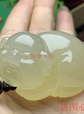 天然青白玉福气发财手把生肖
