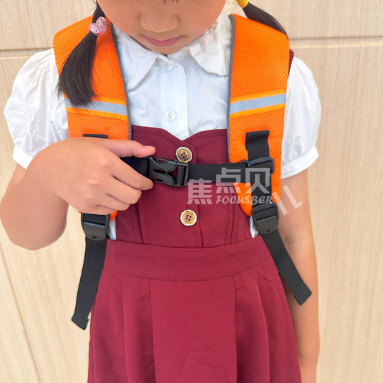 一年级小学生书包超轻减负男女童旅游背包儿童双肩旅行防水大容量