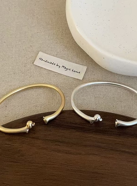 甜酷辣妹简约设计感哑光金属手镯独特气质百搭通勤冷淡风手饰新款