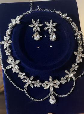 新款轻奢闪亮水钻花朵项链耳环套装结婚百搭两件套宴会礼服配饰品