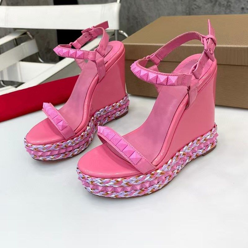 2026夏季欧货凉鞋铆钉复古女鞋女中跟松糕厚底沙滩鞋大码真皮凉鞋,淘宝优惠券,粉丝福利购,淘宝优惠卷