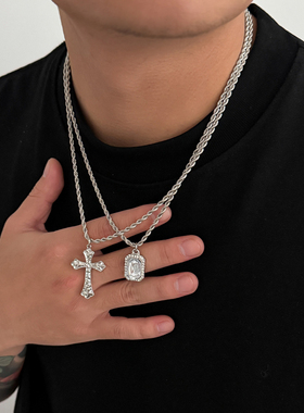 男款2件套十字架麻花链项链套装 欧美潮嘻哈高级感方钻吊坠锁骨链