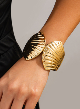 弹簧扇贝金属手镯女 2025年冬季新品时尚设计海边旅行度假配饰品