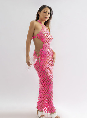 挂脖式露背镂空圆片连衣裙