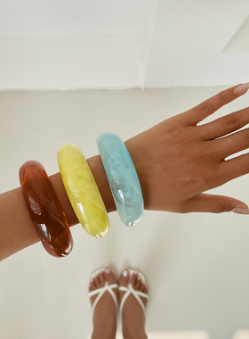 不规则圆形树脂手镯女2025冬季时尚甜美个性小众百搭网红风格饰品