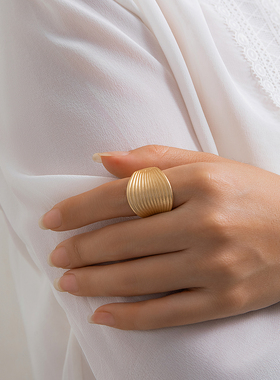 时尚金属开口弧形条纹戒指