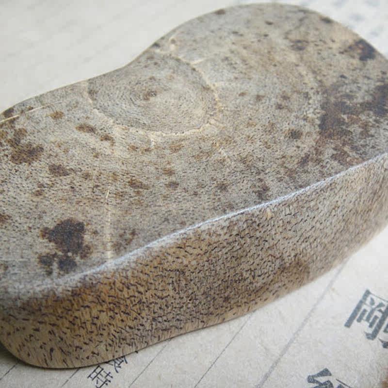 柬埔寨沉香茶宠手把件木檀世家21克 木檀世家木雕