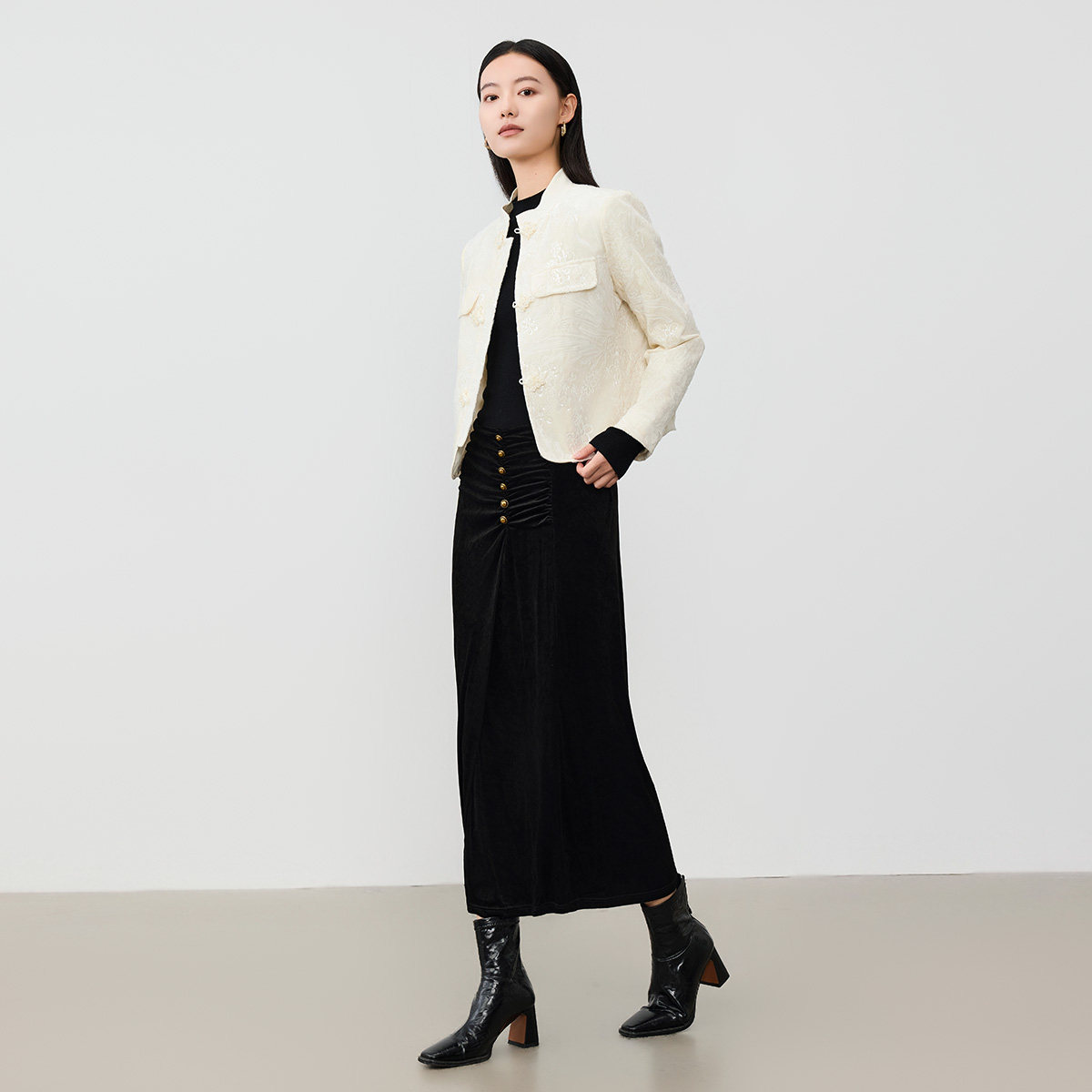 谷邦新中式丝绒短外套女2026春季新款纯色国风盘扣立领短款上衣,淘宝优惠券,粉丝福利购,淘宝优惠卷