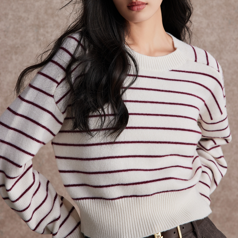 OBEG欧碧倩复古长袖针织衫短款条纹套头毛衣上衣女冬季10484042 - 图2