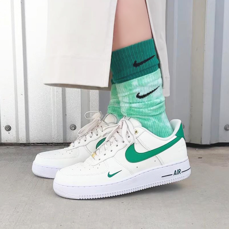 Nike耐克女鞋Air Force 1空军一号AF1米白绿休闲板鞋DQ7582-101-图1