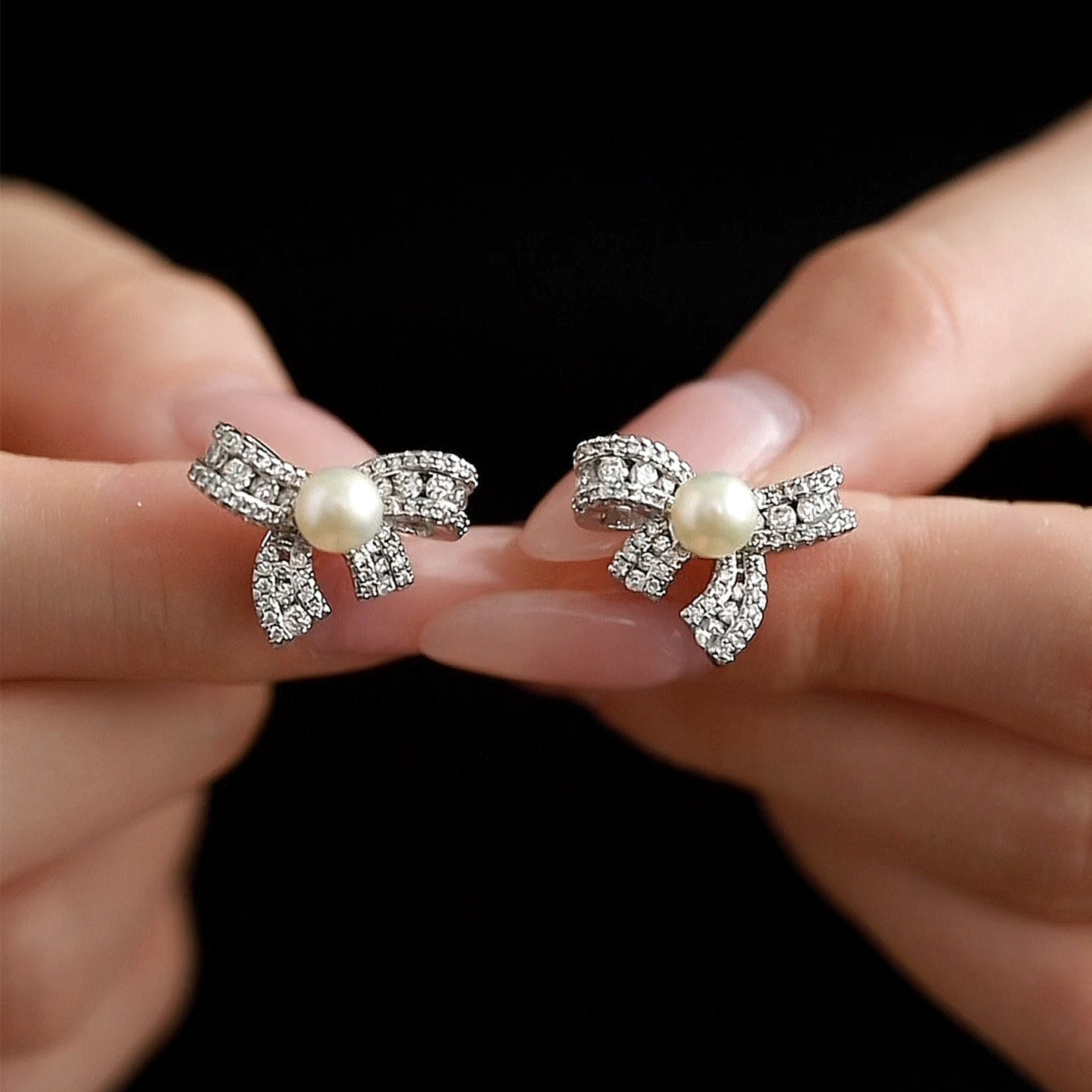 【蜜挞】天然淡水正圆珍珠耳钉女 满钻蝴蝶结温柔小众高级感耳饰,淘宝优惠券,粉丝福利购,淘宝优惠卷