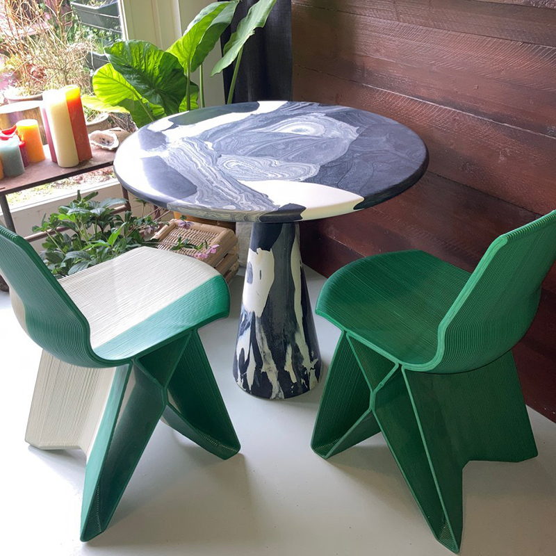 玻璃钢创意轻奢彩色休闲餐桌荷兰艺术家熔炉边几个性油画彩绘圆桌-图0
