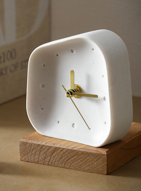 侘寂风北欧桌面摆件家具装饰现代简约静音桌面时钟客厅砂岩时钟