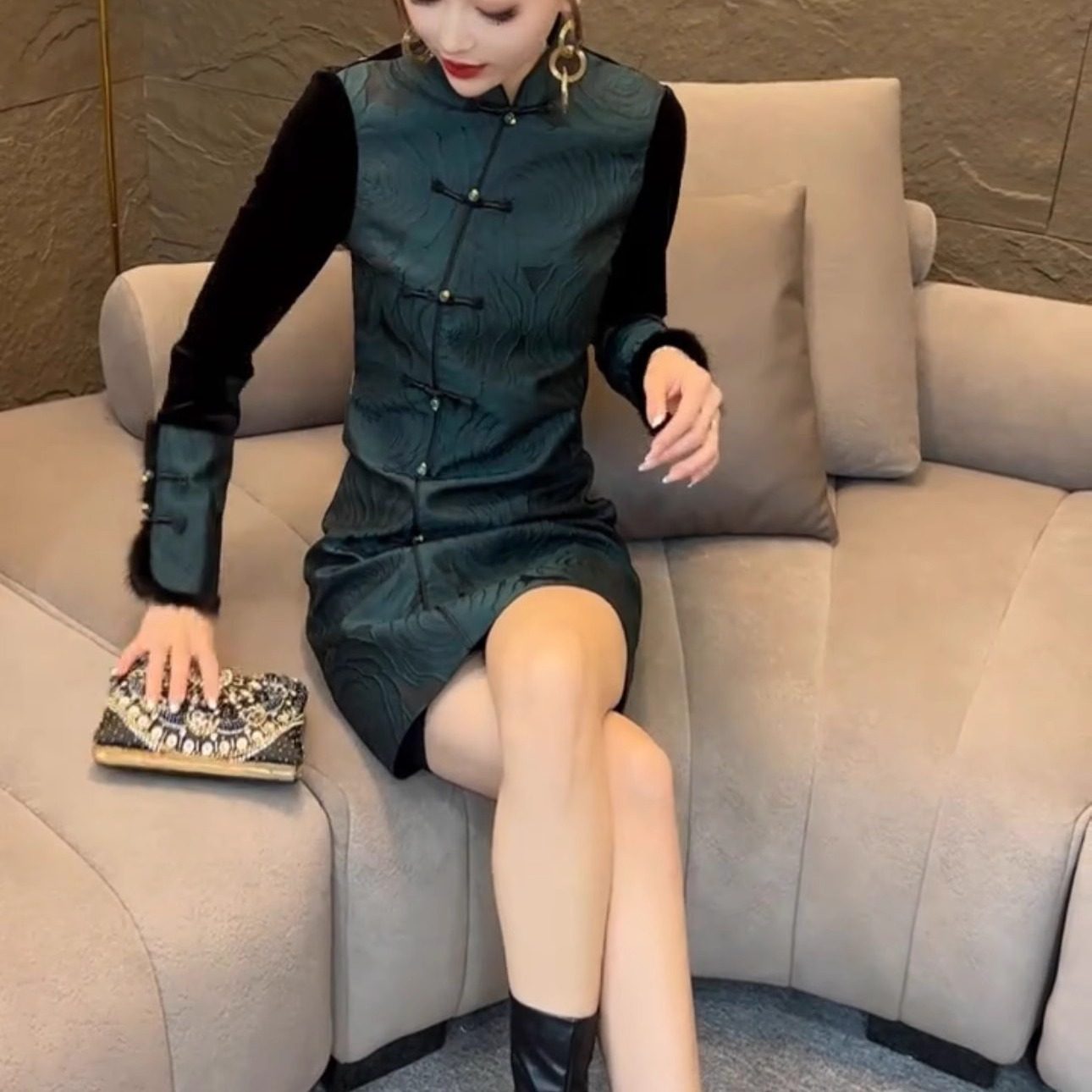 新中式国风盘扣中长裙女气质高级感丝绒拼接缎面旗袍洋气唐装潮流,淘宝优惠券,粉丝福利购,淘宝优惠卷