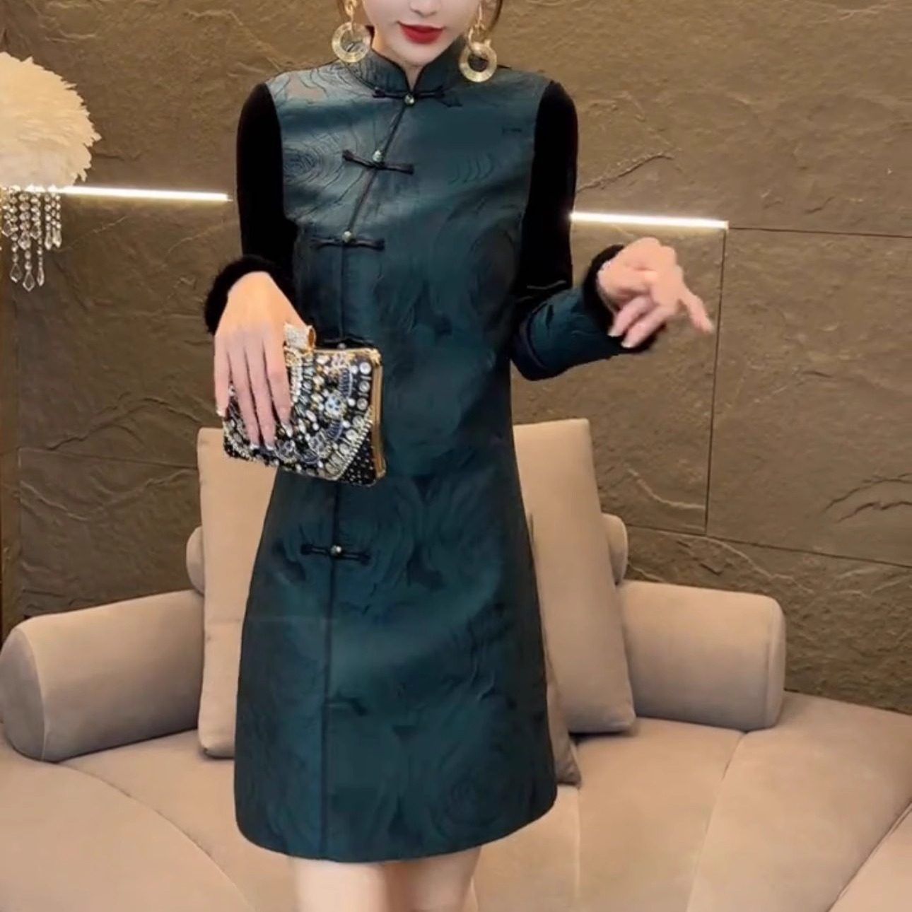 新中式国风盘扣中长裙女气质高级感丝绒拼接缎面旗袍洋气唐装潮流,淘宝优惠券,粉丝福利购,淘宝优惠卷