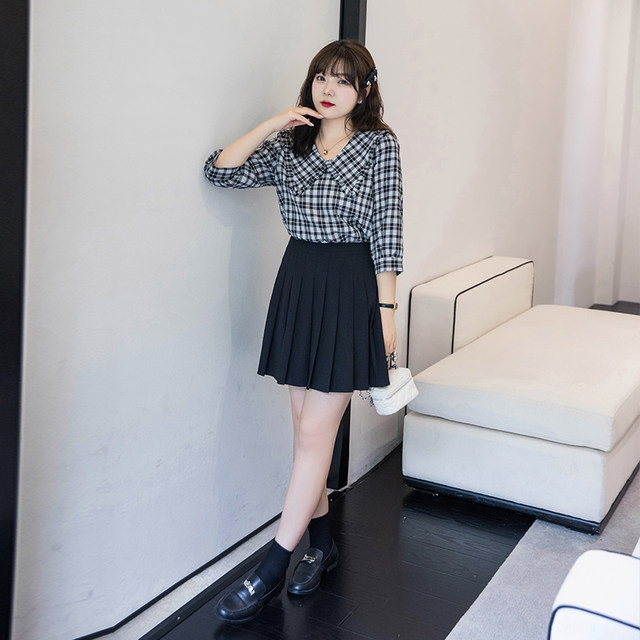 2022: Cover up the flesh and look slimmer with a pullover to reduce age