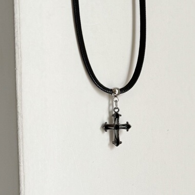 暗黑哥特十字架项圈项链choker小众简约y2k辣妹甜酷叠戴韩系ins风