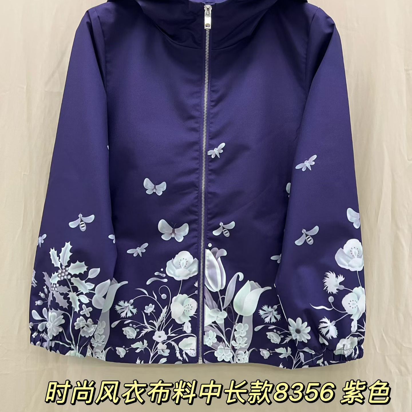 8356蓝紫白花连帽风衣大码女装200斤胖MM显瘦中年洋气外套口袋 - 图0