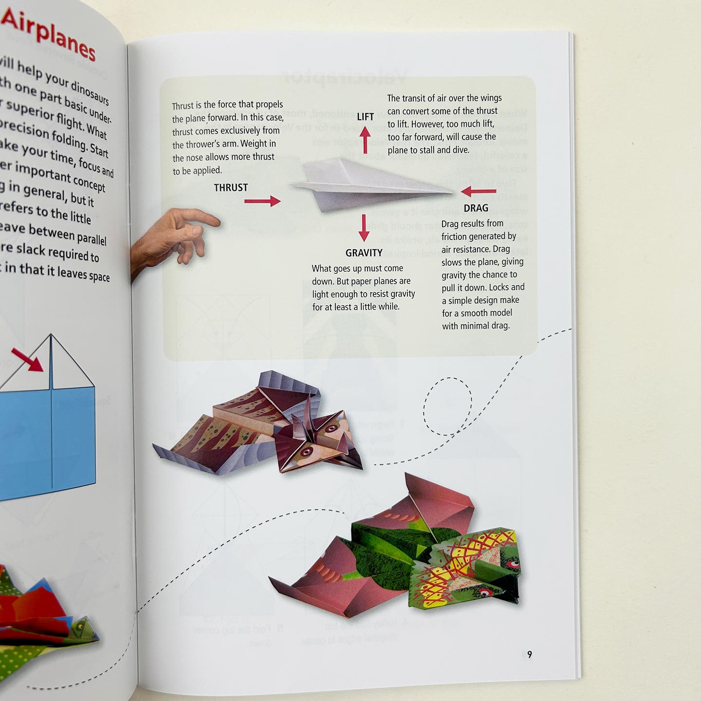 英文原版 Flying Dinosaurs Paper Airplanes Kit 飞行恐龙纸飞机套件 折纸 12种不同设计的36架飞机 英文版 进口英语原版书籍