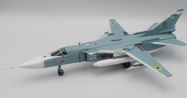 Calibre Wings CA722403 1/72乌克兰苏 24 SU-24击剑手攻击机-图0