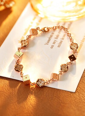新款法式个性复古骰子四叶草潮流手链女简约高级感精致百搭手饰