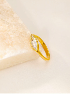 新款时尚个性细长眼睛镶钻戒指钛钢镀18K金个性设计简约指环中指