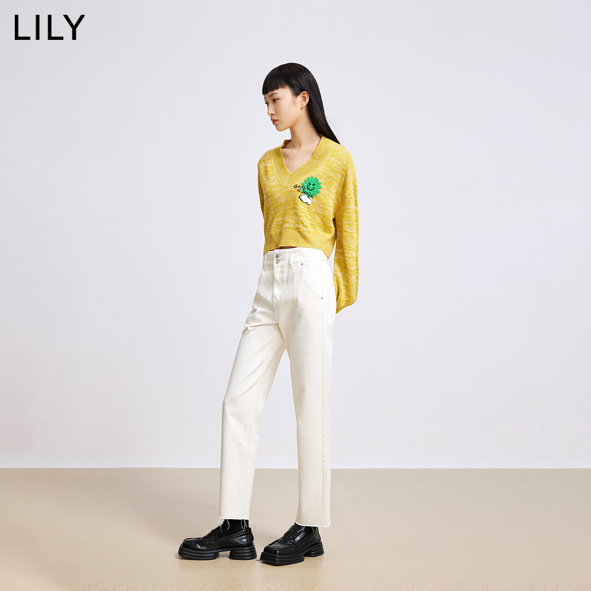 LILY2022春新款女装太阳花V领短款针织衫宽松休闲套头软糯毛衣 - 图1