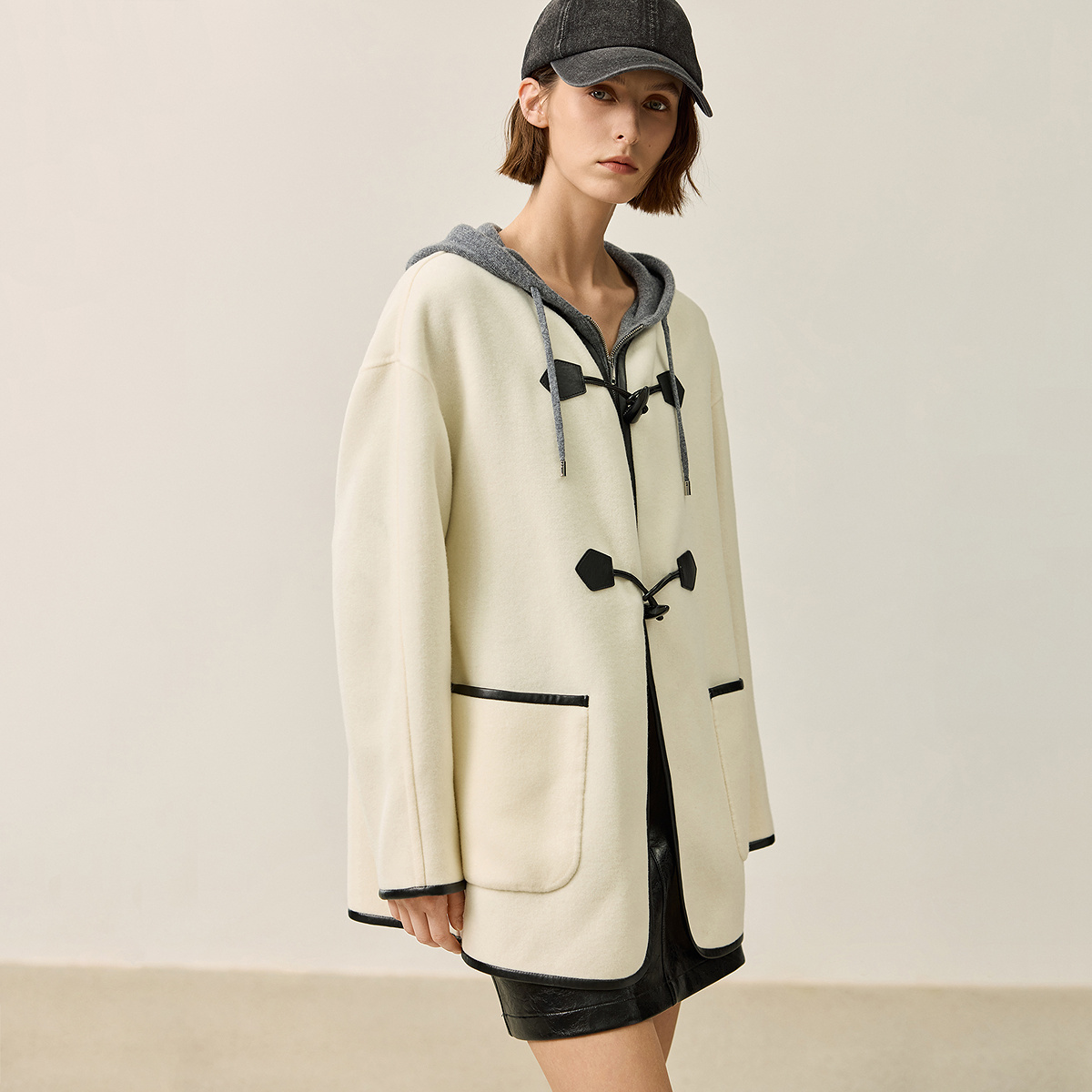 【商场同款】LILY2024冬新款女装100%绵羊毛无领牛角扣双面呢外套 - 图0