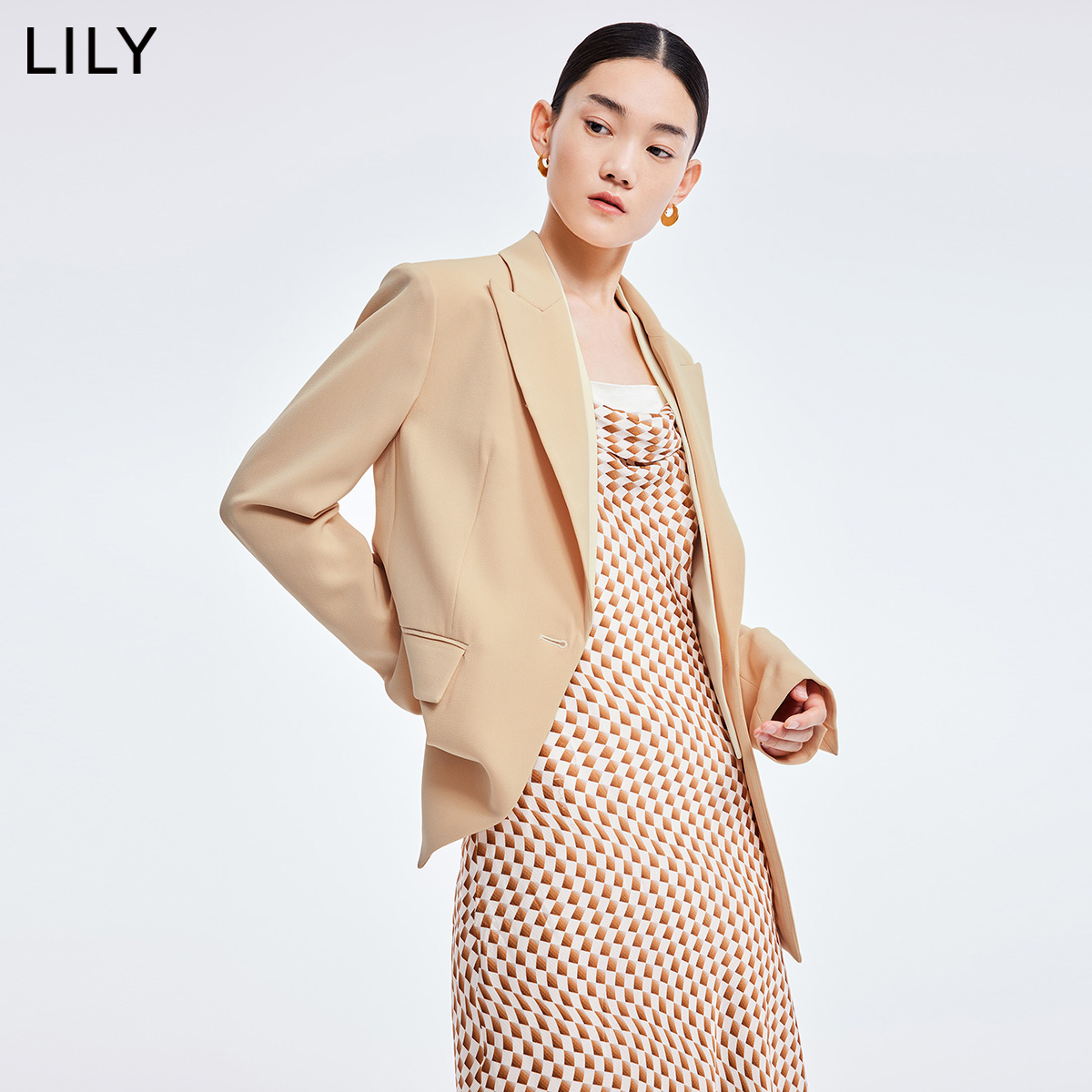 【周雨彤同款】LILY2022夏新款女装设计感双门襟气质通勤两色西装 - 图2