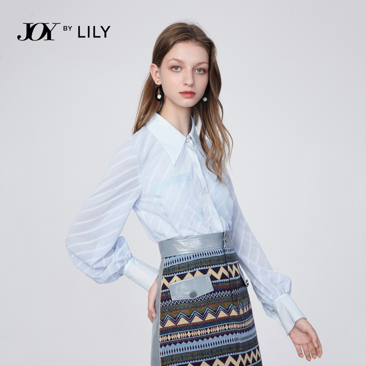 lily官方旗舰店LILY秋季新款女装气质蓝色条纹亮丝提花宽松灯笼袖雪纺衬衫0