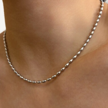 734钛钢空心白金色球球锁骨通勤项链百搭日常不掉色毛衣链