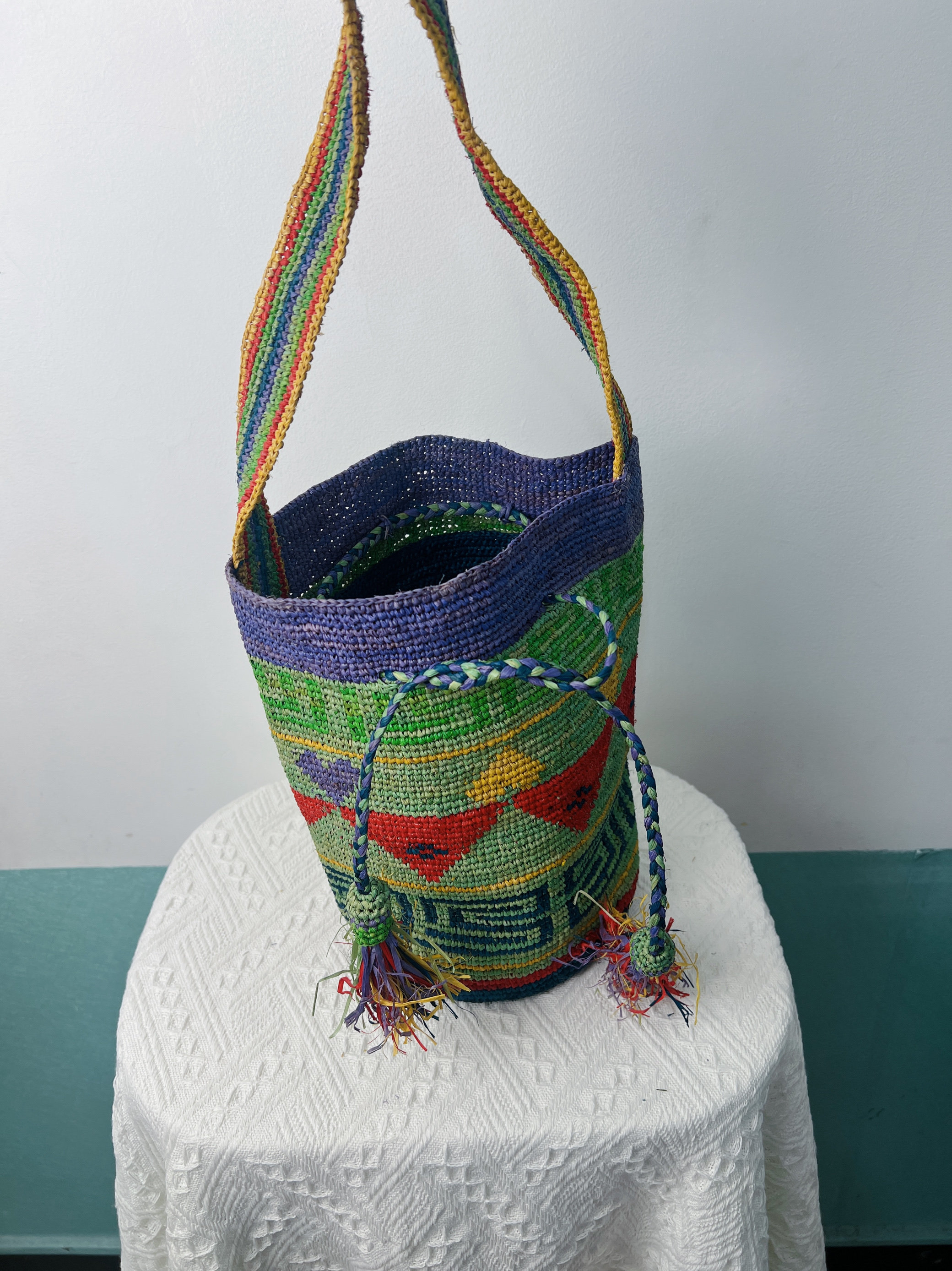 高品质拉菲草单肩包撞色图腾手钩草编包跨境小众女流苏编织水桶,淘宝优惠券,粉丝福利购,淘宝优惠卷