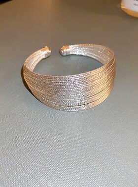 Wide textured bracelet轻奢感夸张纹理感手镯时尚百搭设计感手